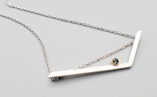 Angles threaded chain with Spinel