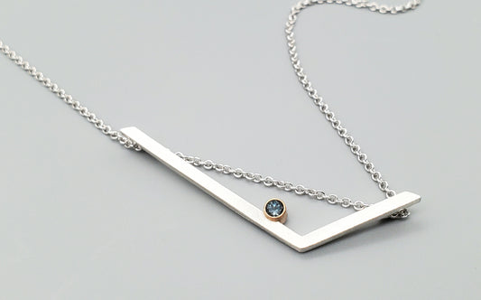 Angles threaded chain with Spinel