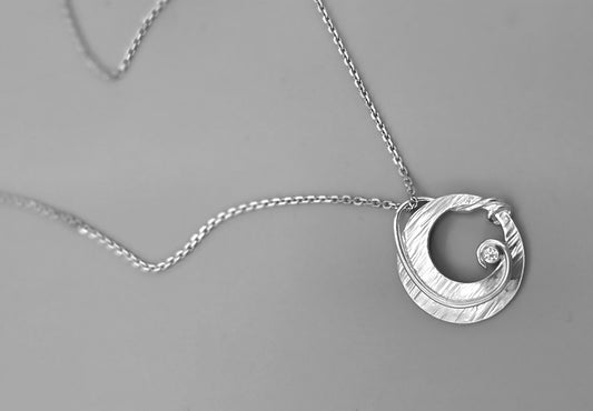 Asteria Horizon Necklace with Moissanite