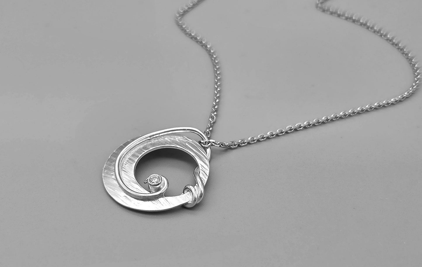 Asteria Horizon Necklace with Moissanite