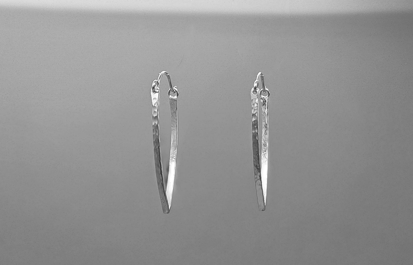 Hammered V Hoops