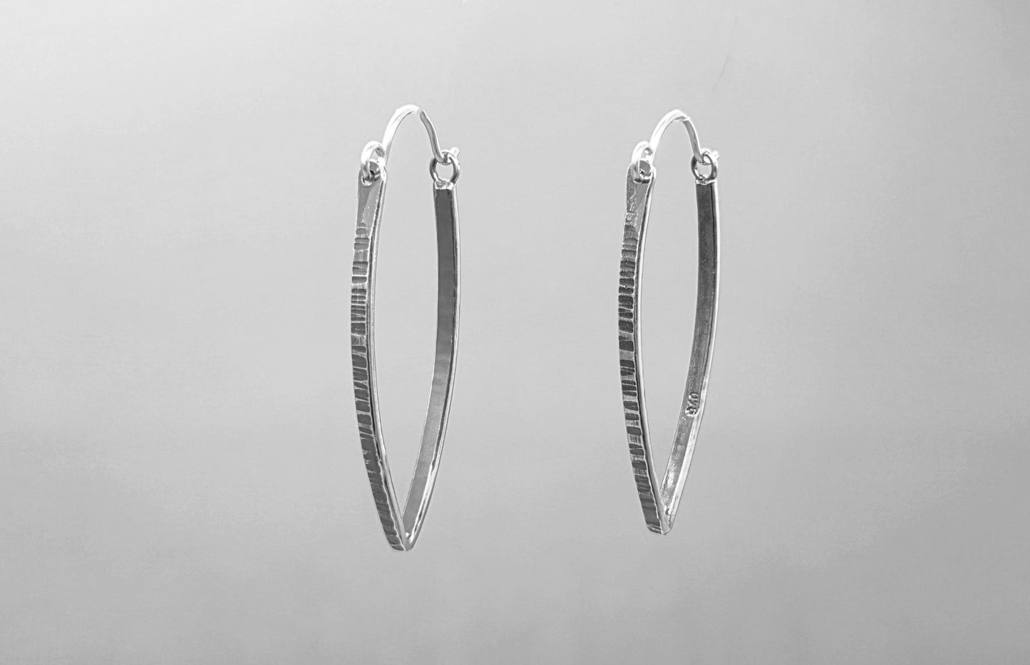 Textured V Hoops